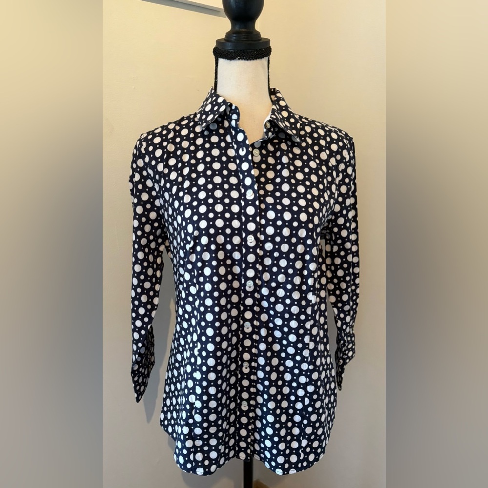 Talbots Wrinkle Free Regular Size 6 Navy and White Polka Dot Print Button Down